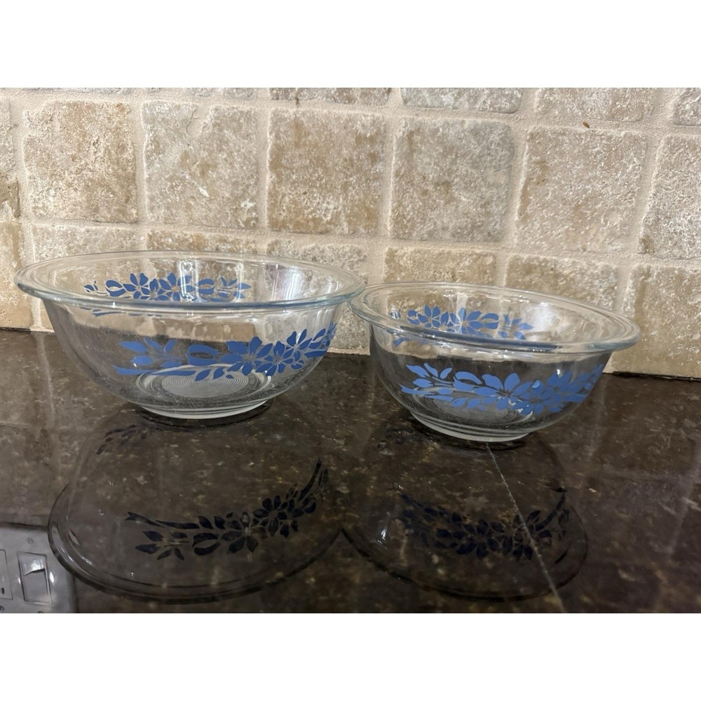 VTG PYREX DESIGNS Blue Floral Ribbon Clear Glass Mixing BOWLS 322 323 Set Of 2